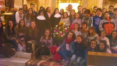 >Visita al asilo de los jóvenes de la parroquia