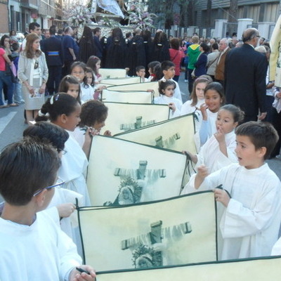 Catequesis en procecion con Nuestra Señora de las Angustias