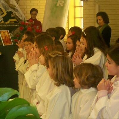 Los niños de primero de catequesis recibieron la vestidura blanca