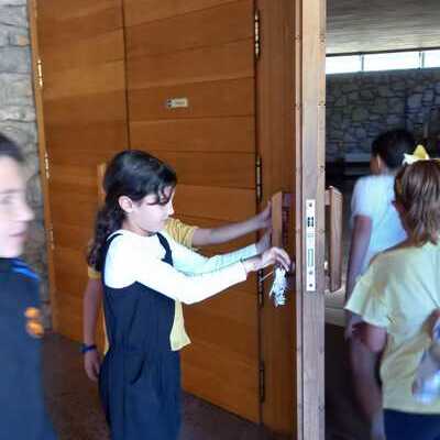NIÑOS DEL COLEGIO PARQUE SUR VISITAN EL TEMPLO