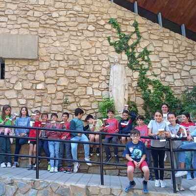 NIÑOS DEL COLEGIO PARQUE SUR VISITAN EL TEMPLO