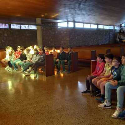 NIÑOS DEL COLEGIO PARQUE SUR VISITAN EL TEMPLO