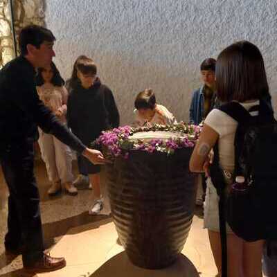 NIÑOS DEL COLEGIO PARQUE SUR VISITAN EL TEMPLO