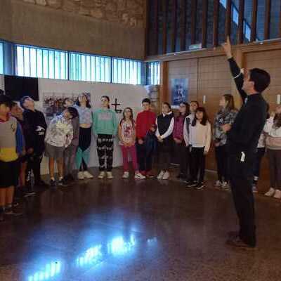 NIÑOS DEL COLEGIO PARQUE SUR VISITAN EL TEMPLO