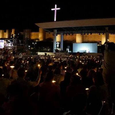 EN TIEMPOS RECIOS, AMIGOS  FUERTES DE DIOS