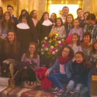 Visita al asilo de los jóvenes de la parroquia