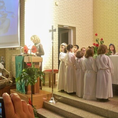 Los niños de primero de catequesis recibieron la vestidura blanca