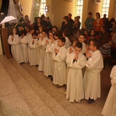 Los niños de primero de catequesis recibieron la vestidura blanca